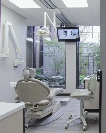 A treatment room at Northbrook Dental Group looking onto the courtyard.